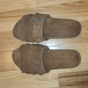 NEW Manitobah Mukluks moccasin sandals, so cute!